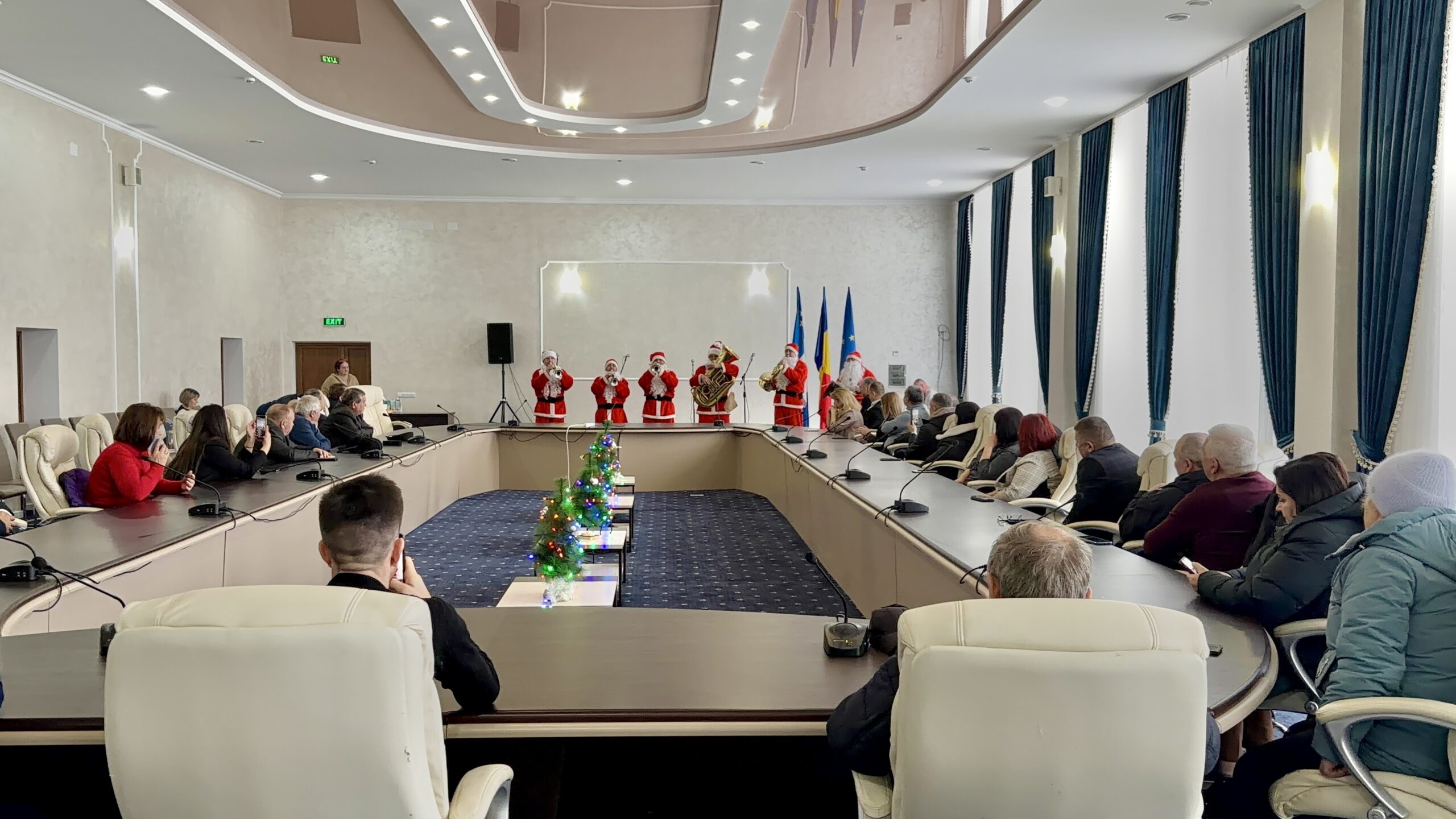 Vestitori ai Sărbătorilor de Iarnă, primiți la Consiliul Raional Rezina