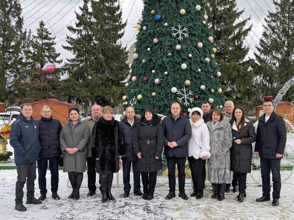 Echipa aparatului Președintelui raionului Rezina vă urează un An Nou fericit!